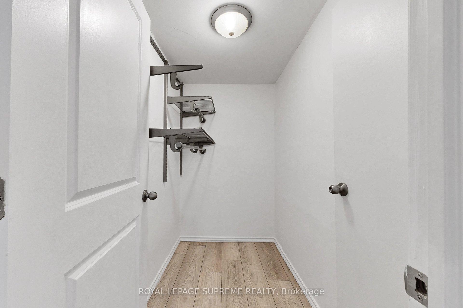 119 Essex Street W