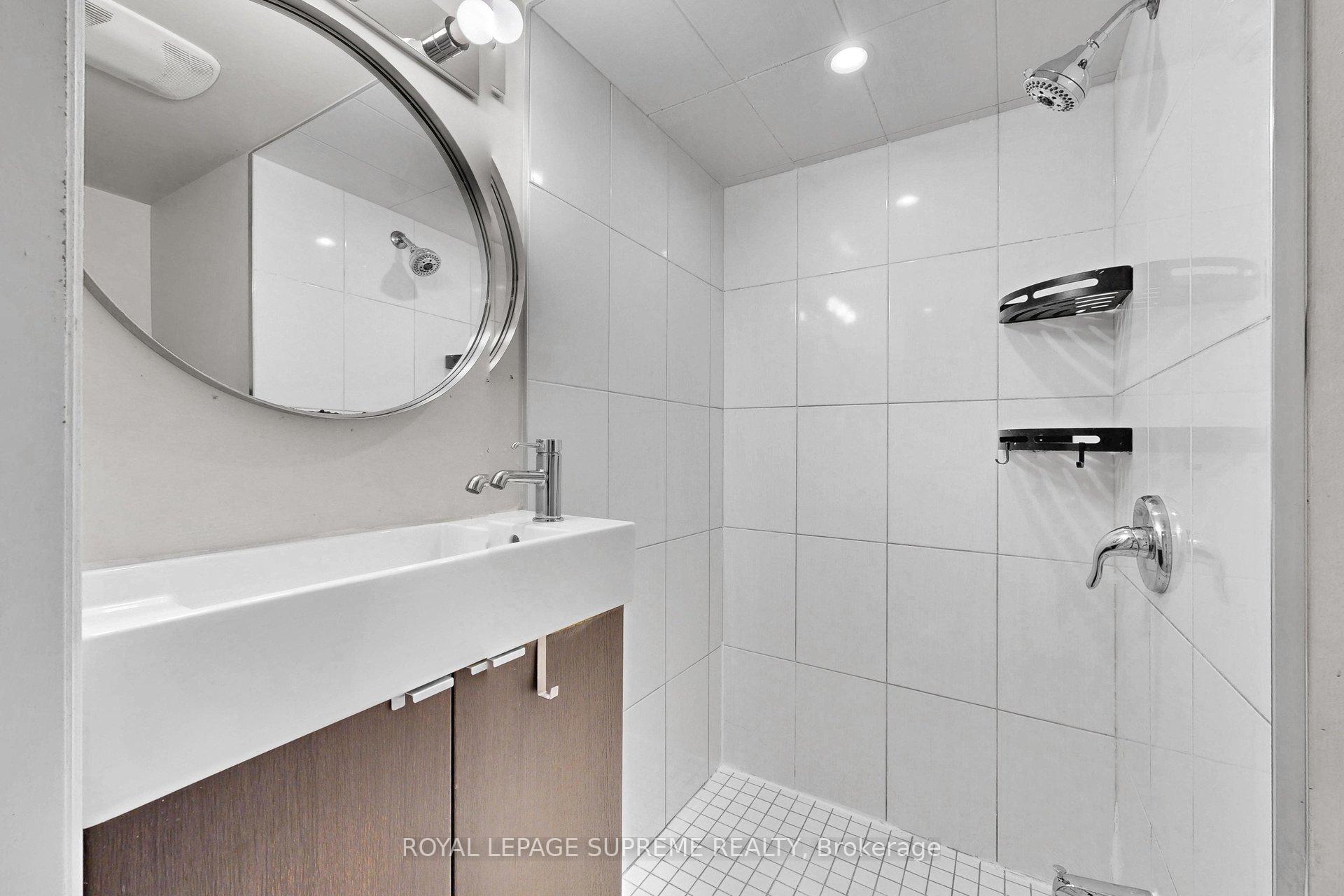 119 Essex Street W