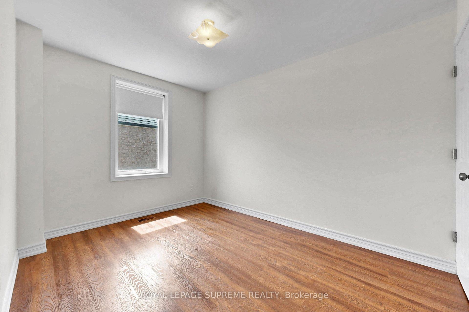 119 Essex Street W