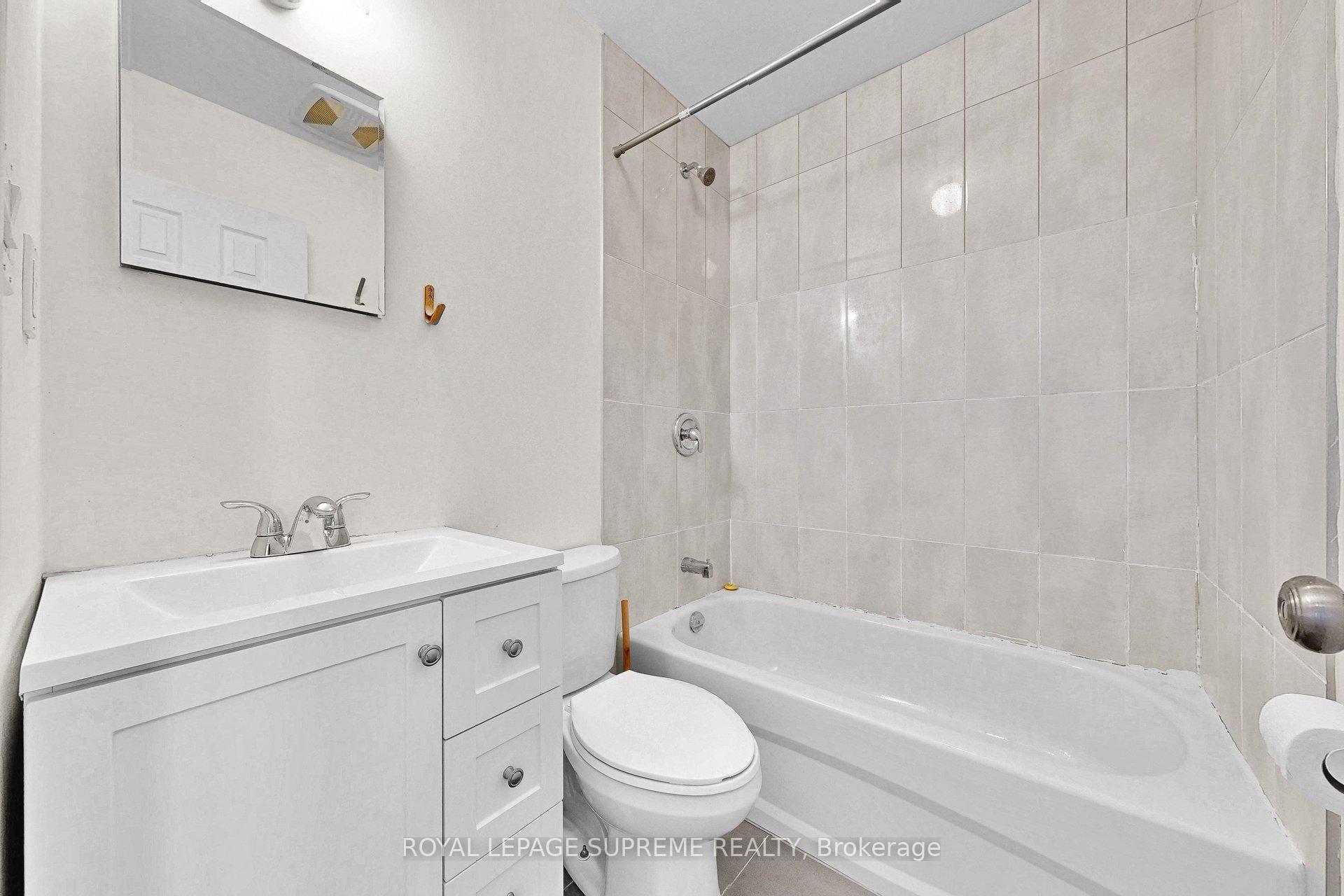 119 Essex Street W