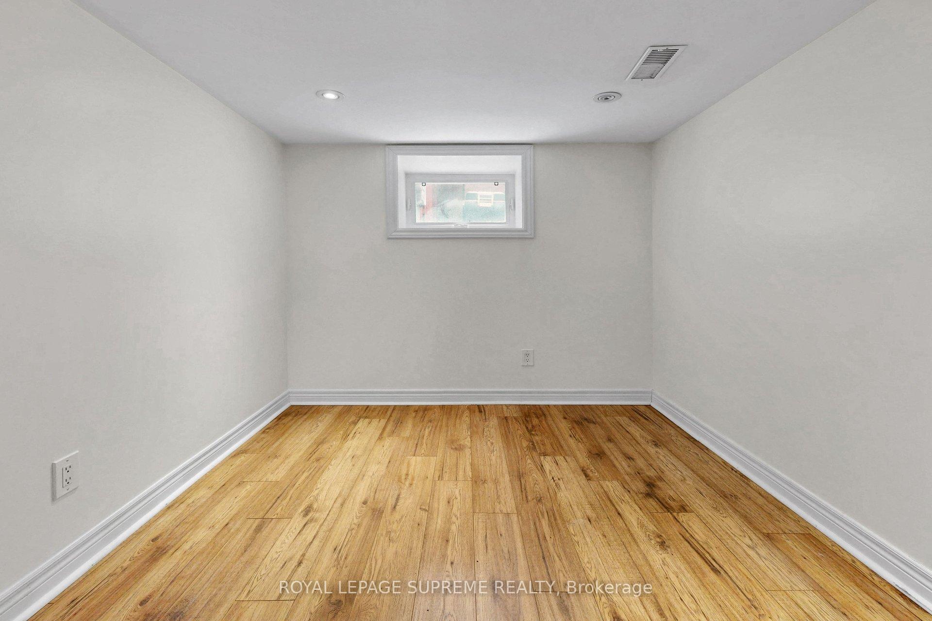 119 Essex Street W