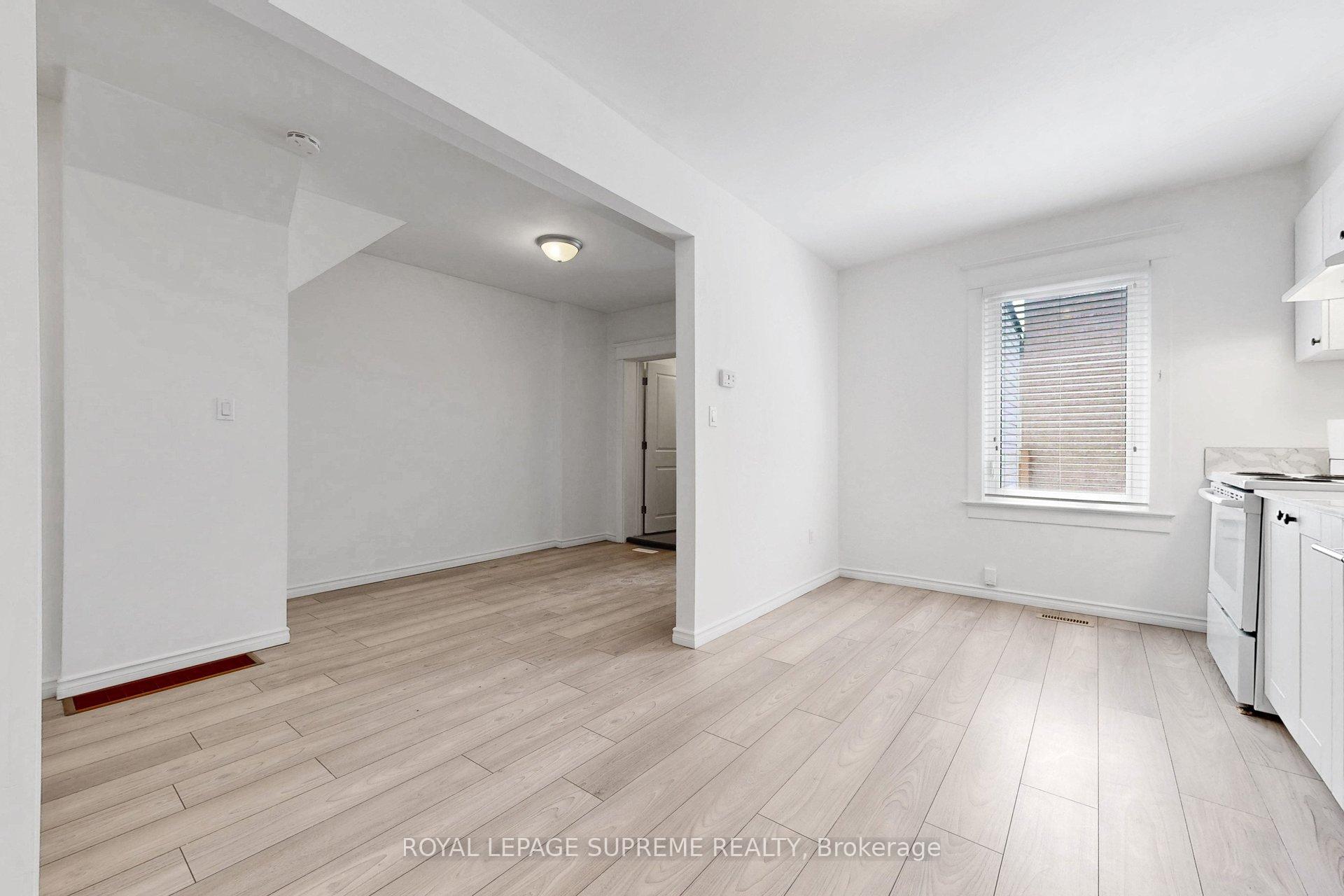 119 Essex Street W