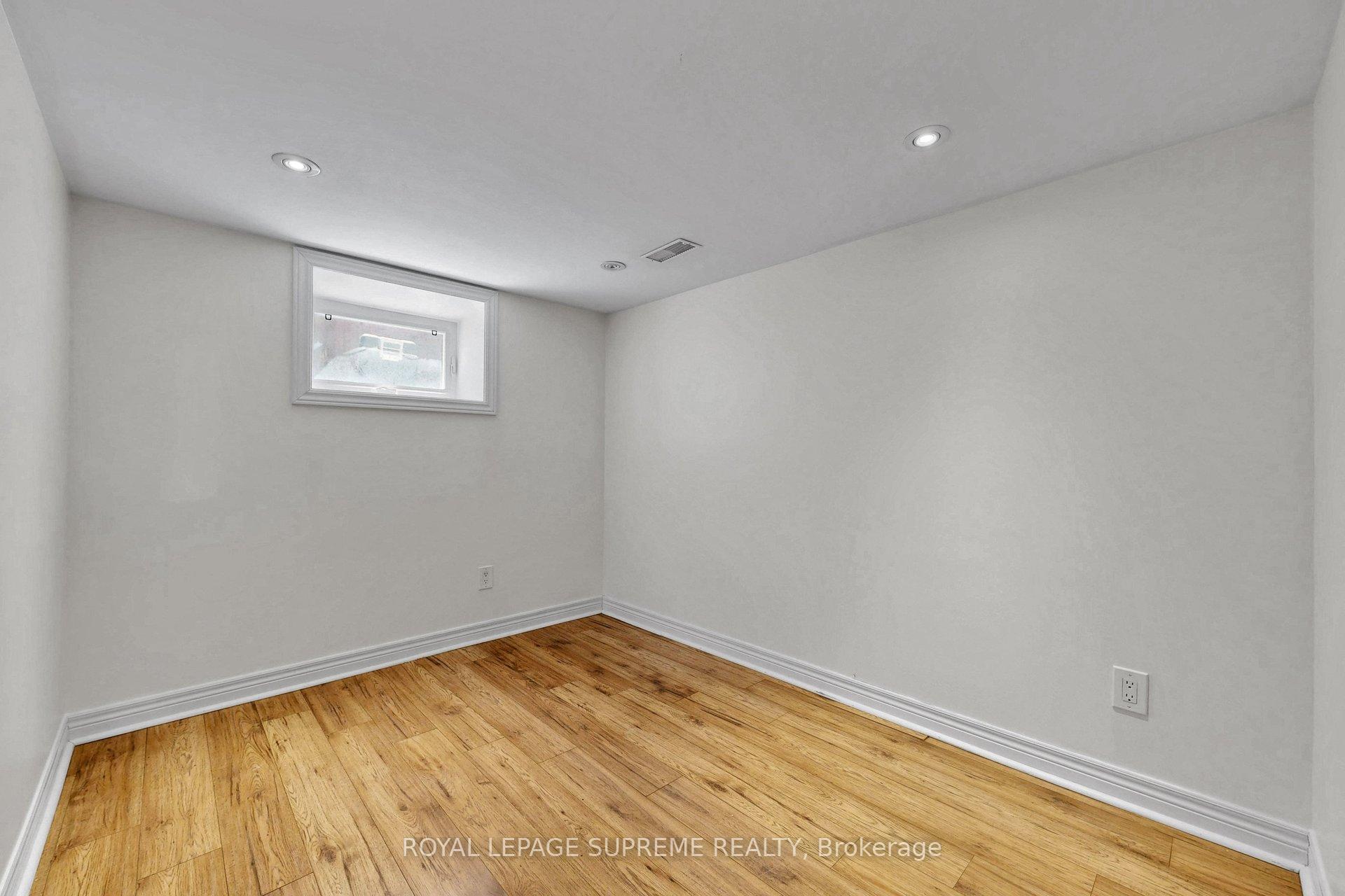 119 Essex Street W