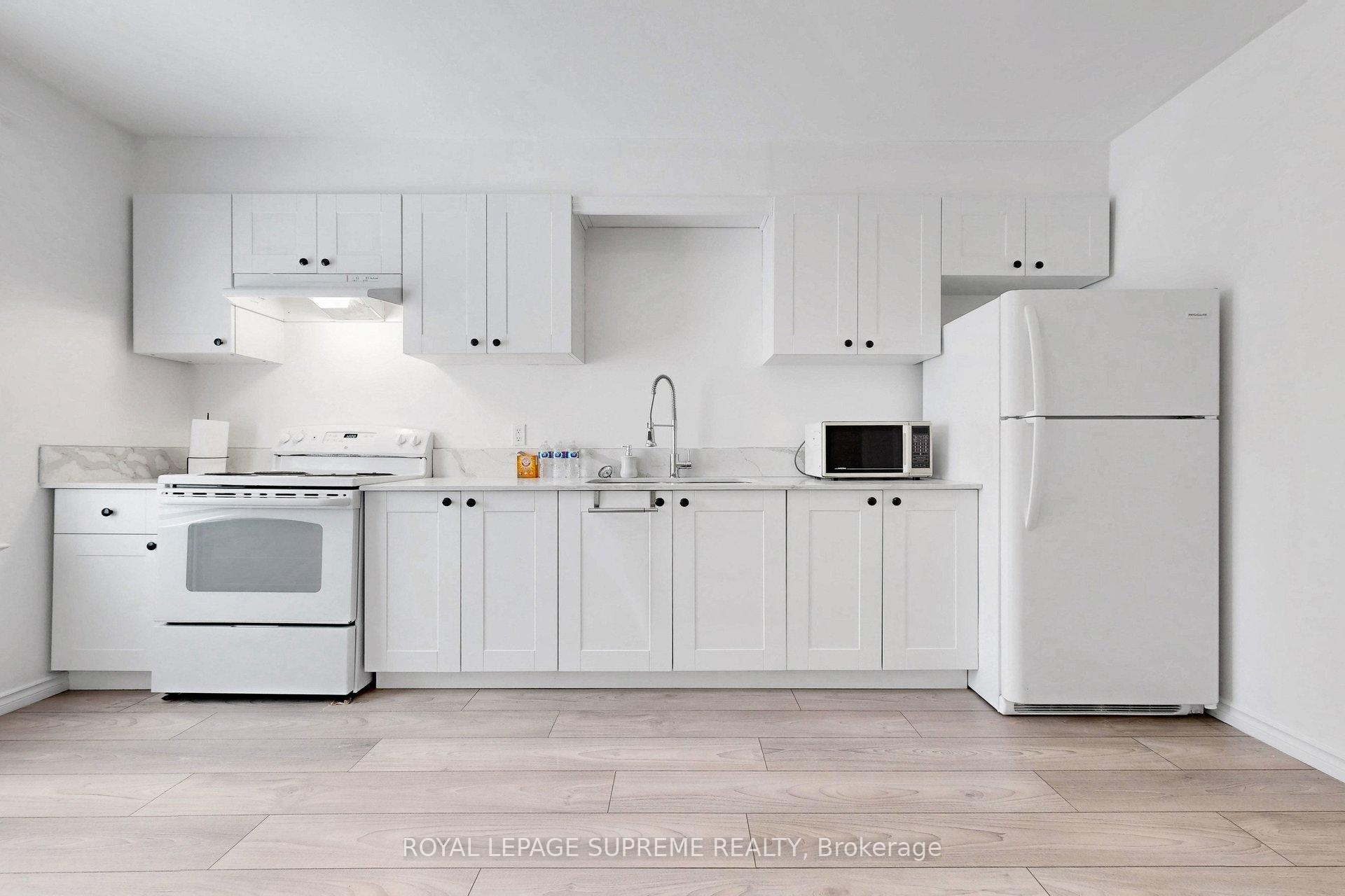 119 Essex Street W