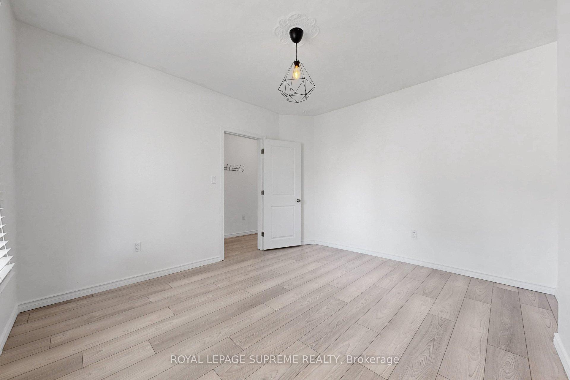 119 Essex Street W