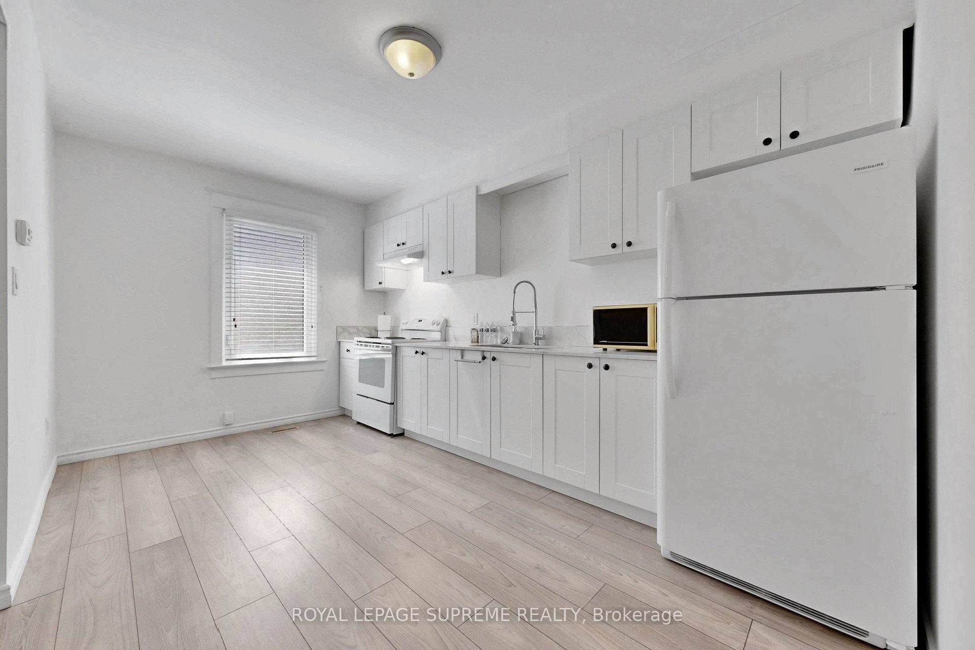 119 Essex Street W