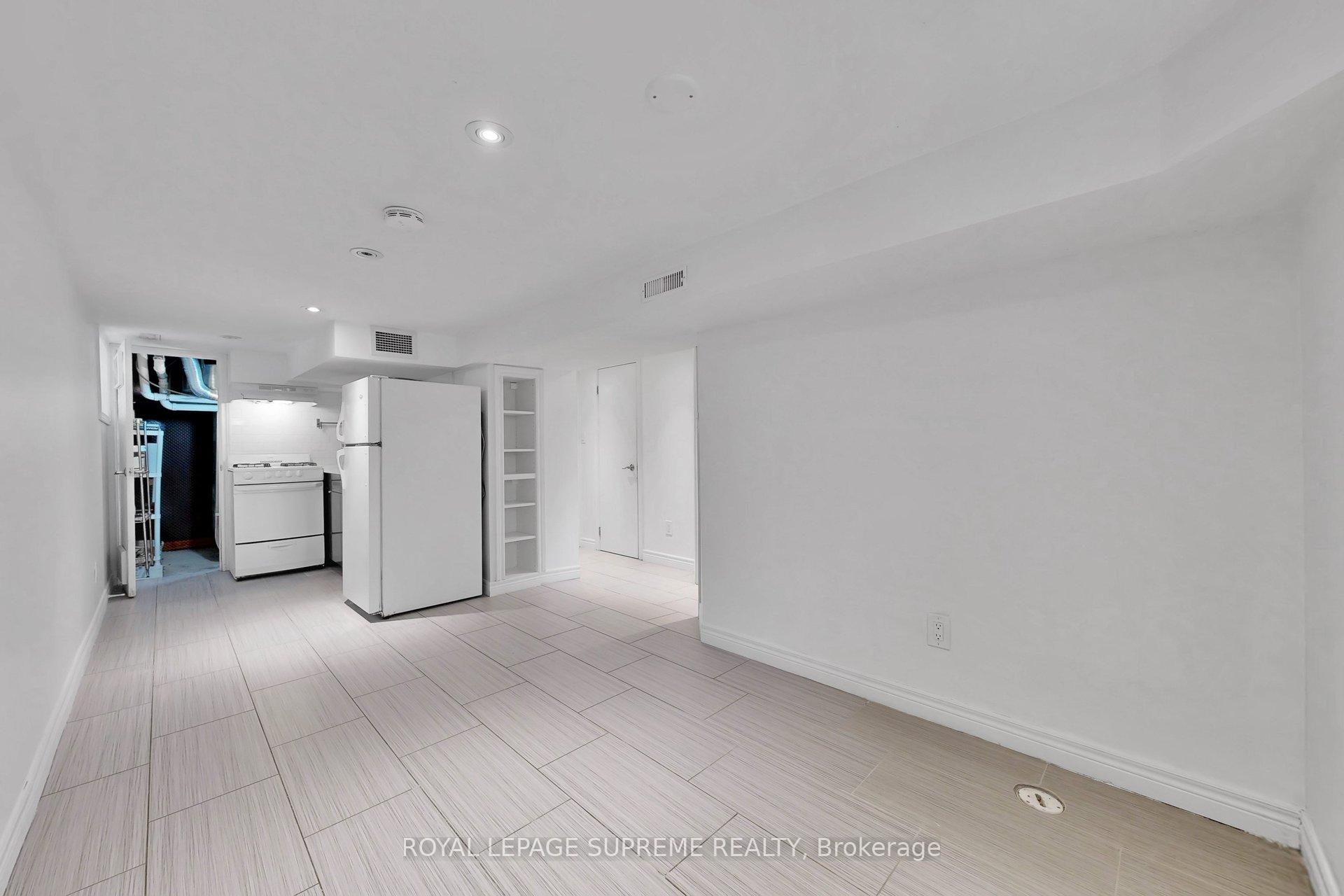 119 Essex Street W