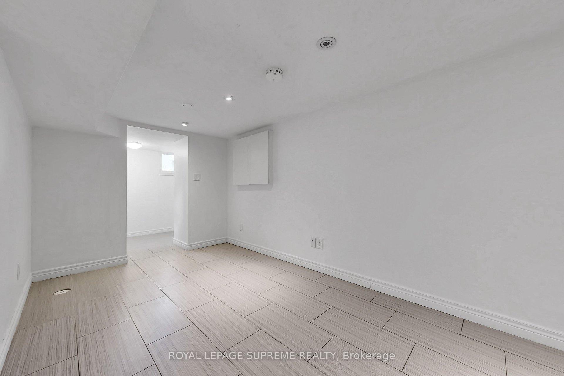 119 Essex Street W