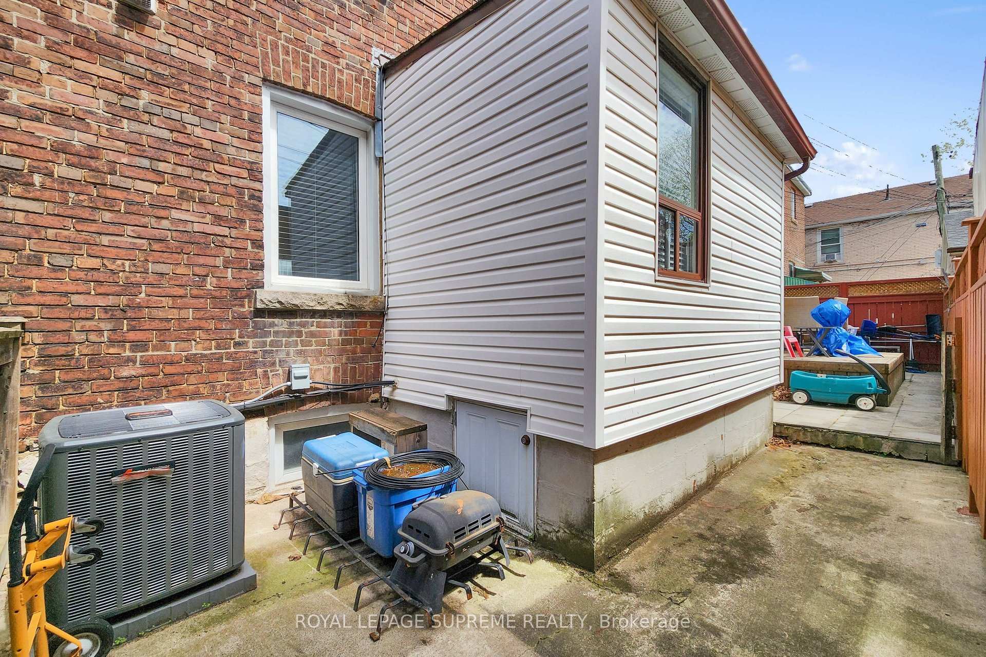 119 Essex Street W