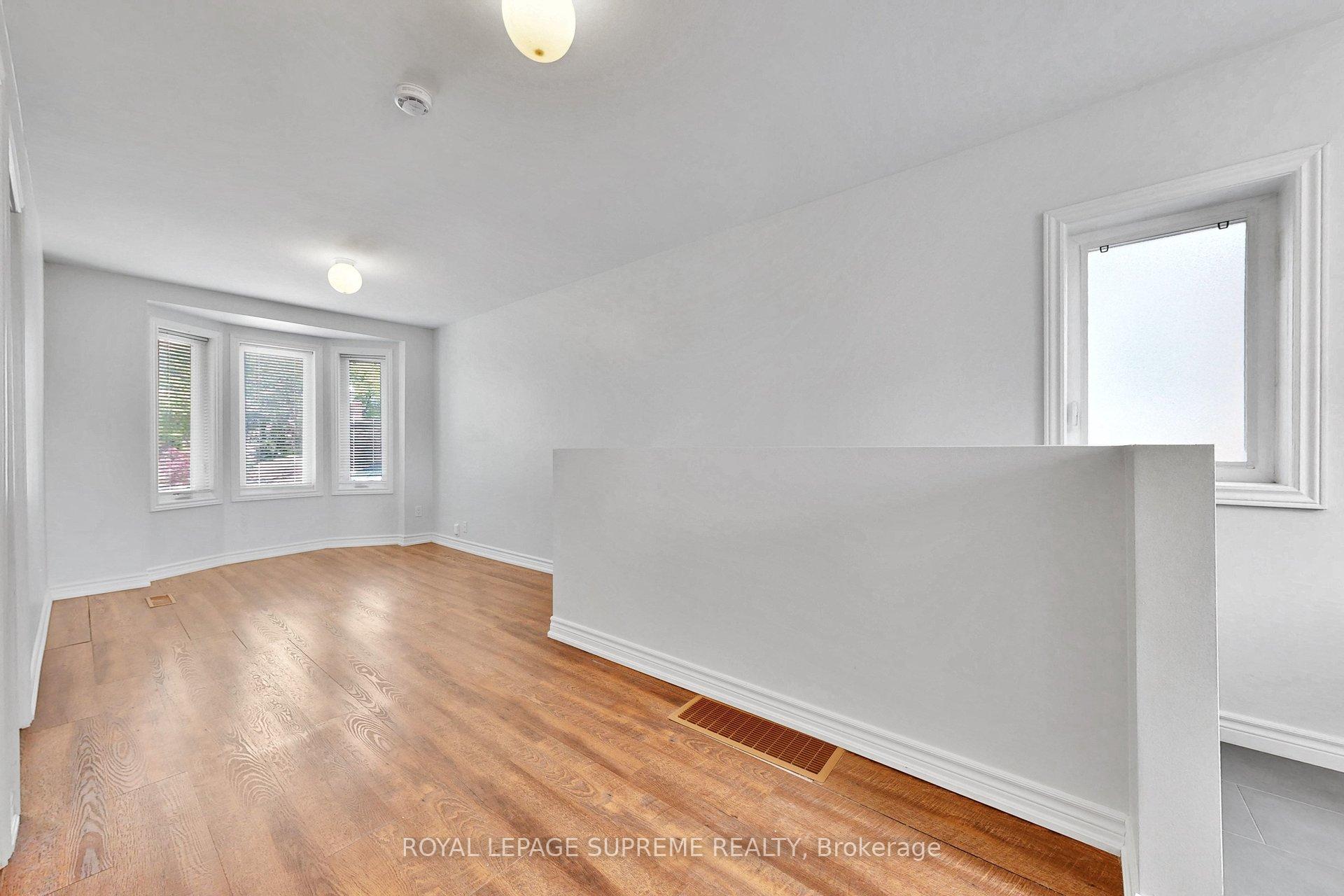 119 Essex Street W