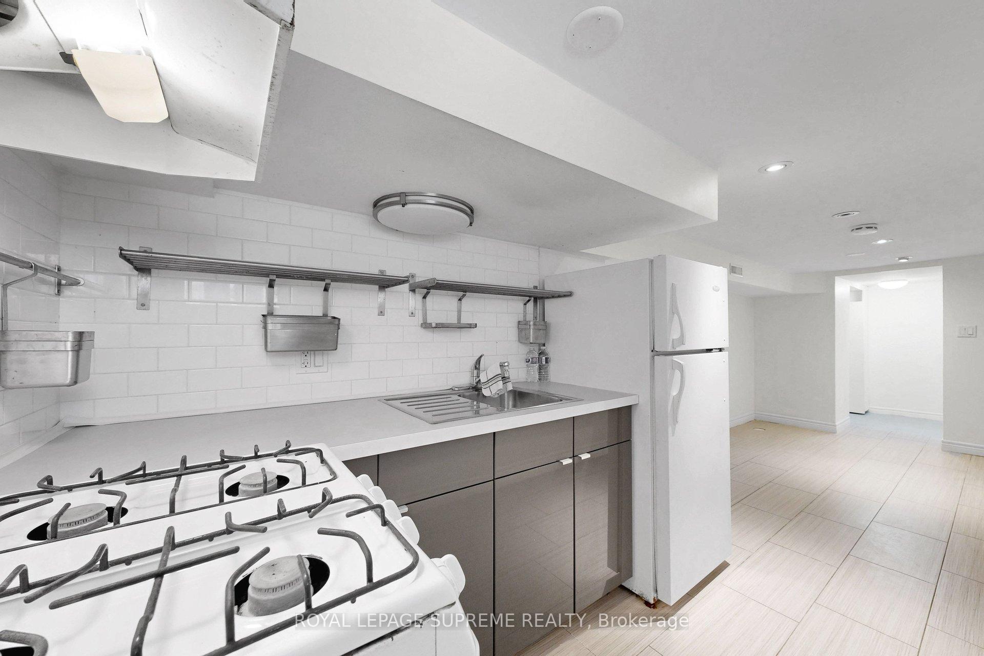 119 Essex Street W