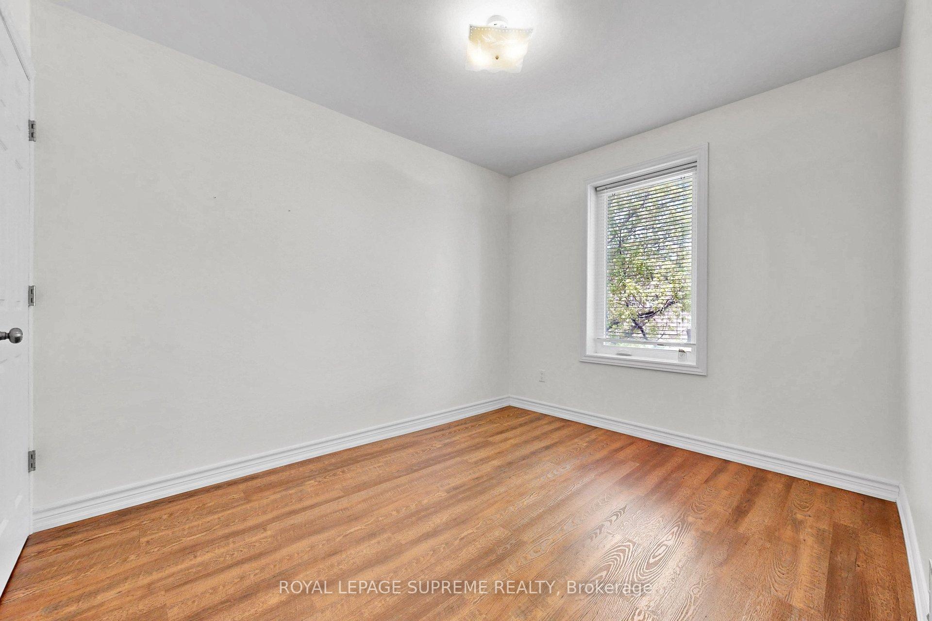 119 Essex Street W