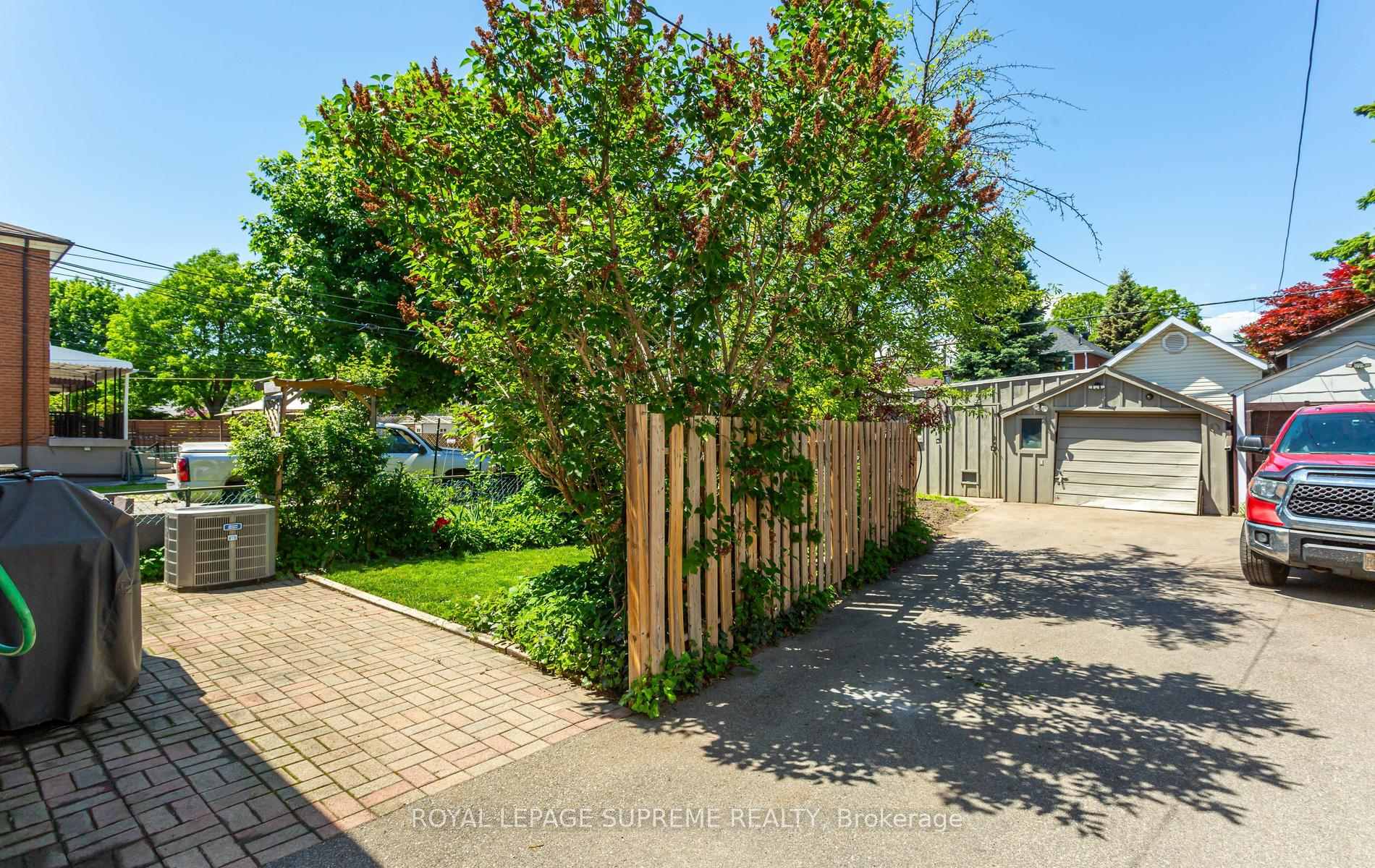 16 East Drive E
