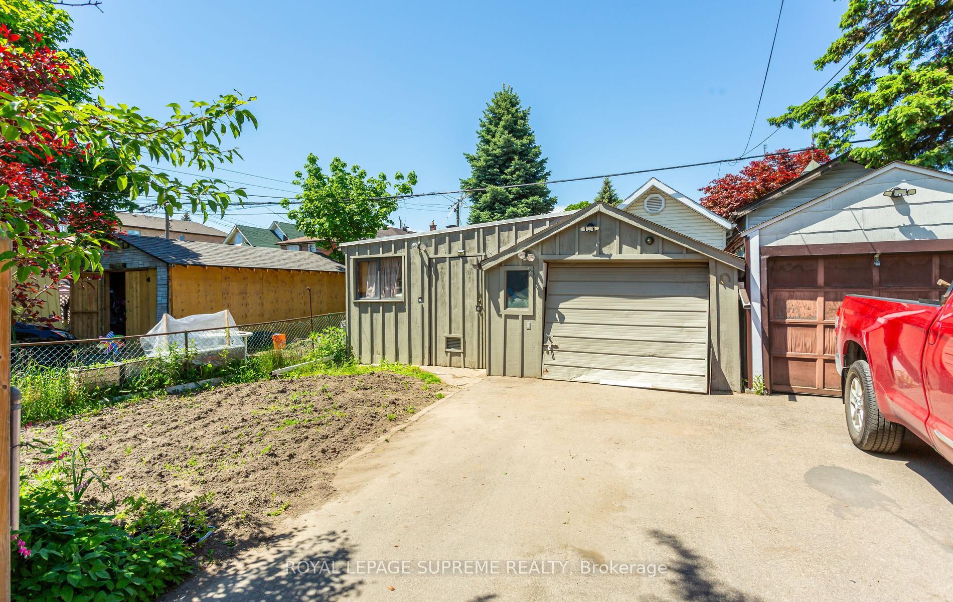 16 East Drive E