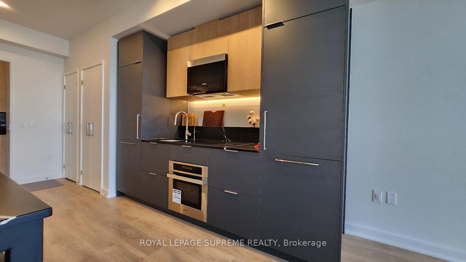 1 Fairview Road E 2705