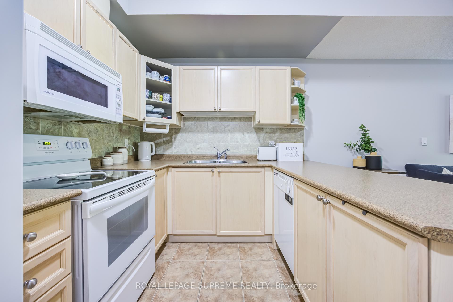 1949 Lawrence Avenue W 15