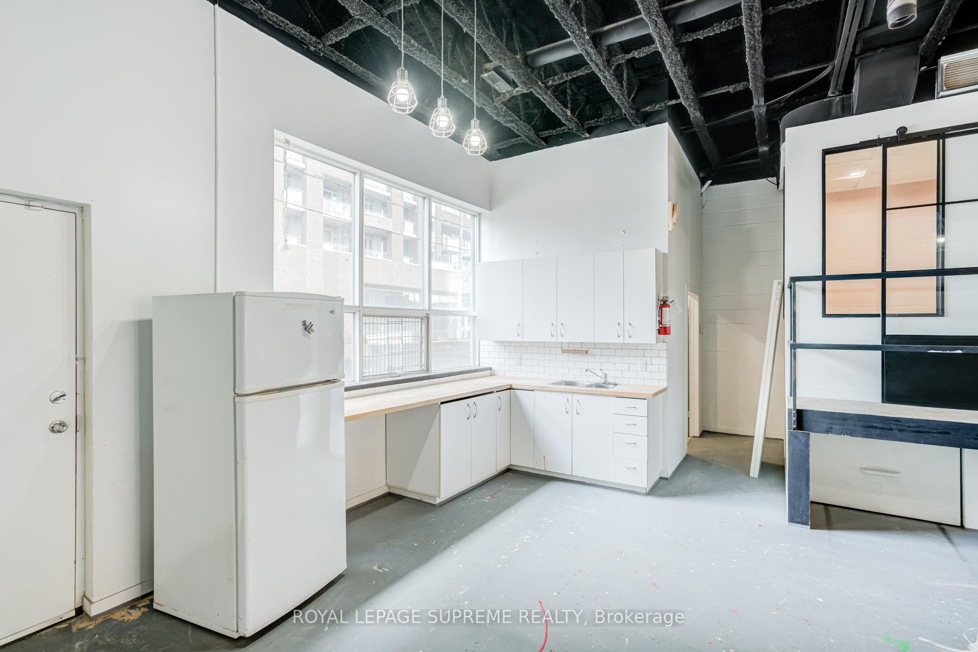 1444 Dupont Street 6