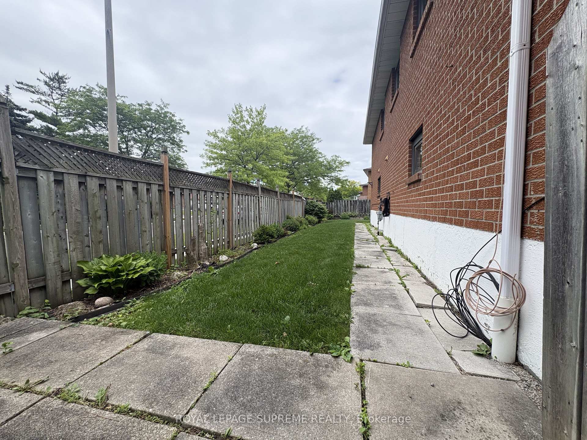 966 Lovingston Crescent