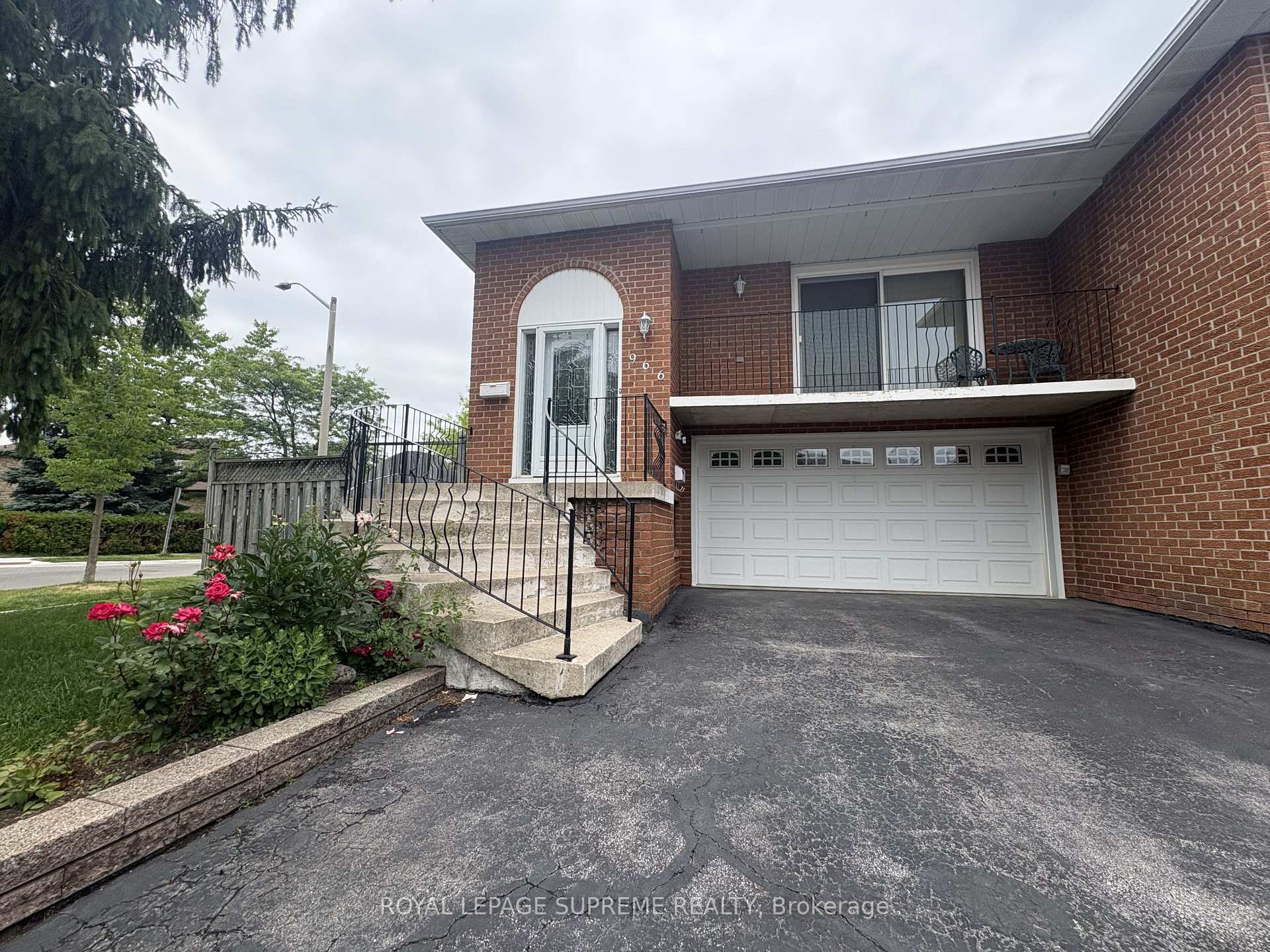 966 Lovingston Crescent