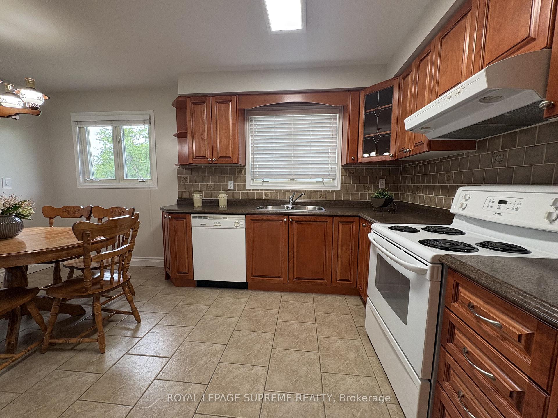 966 Lovingston Crescent
