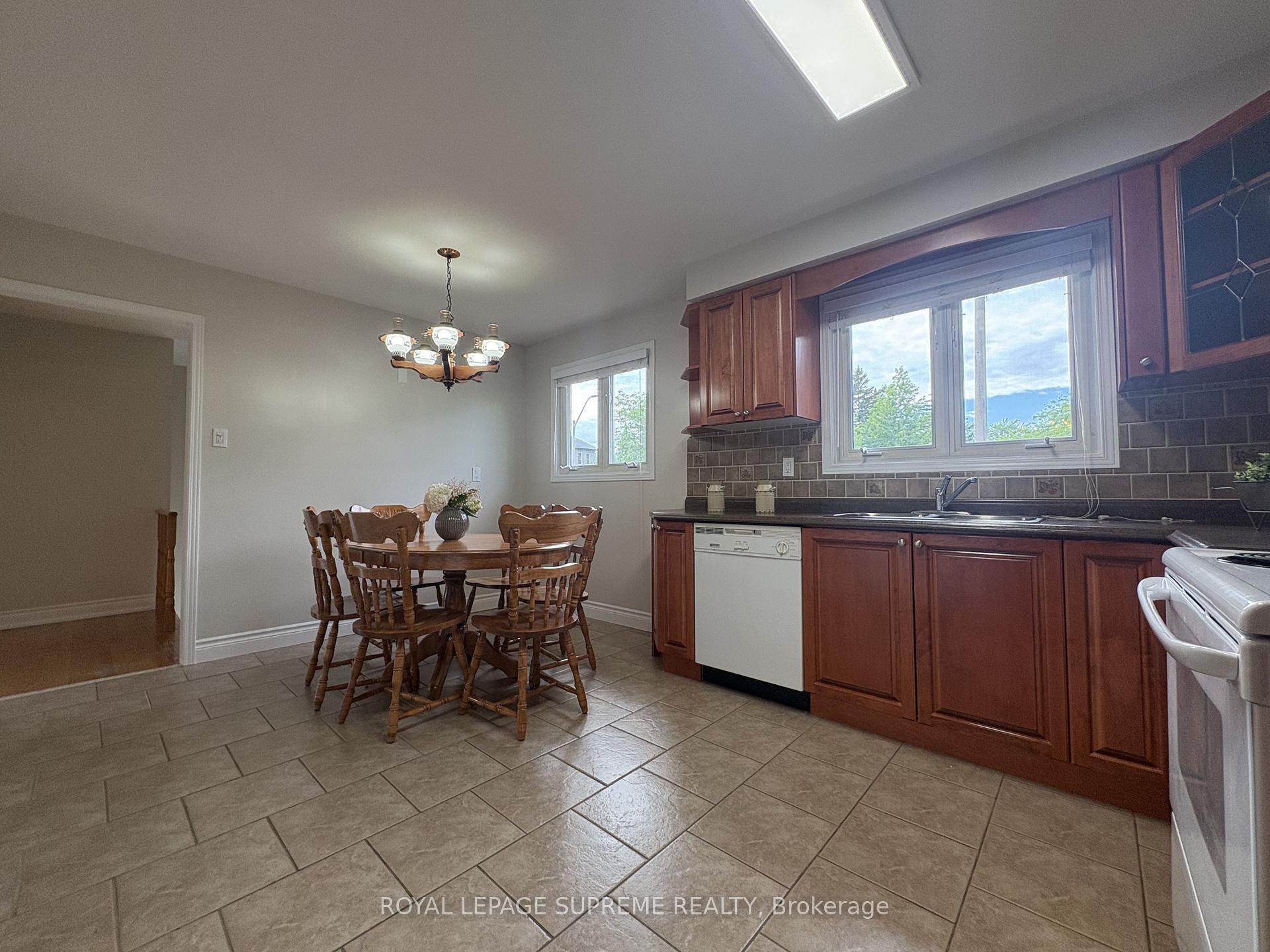 966 Lovingston Crescent