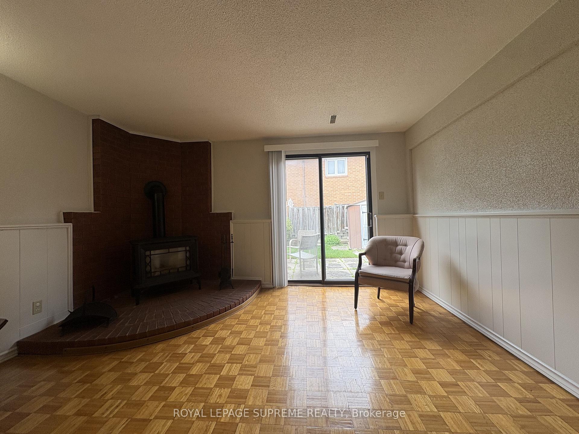 966 Lovingston Crescent