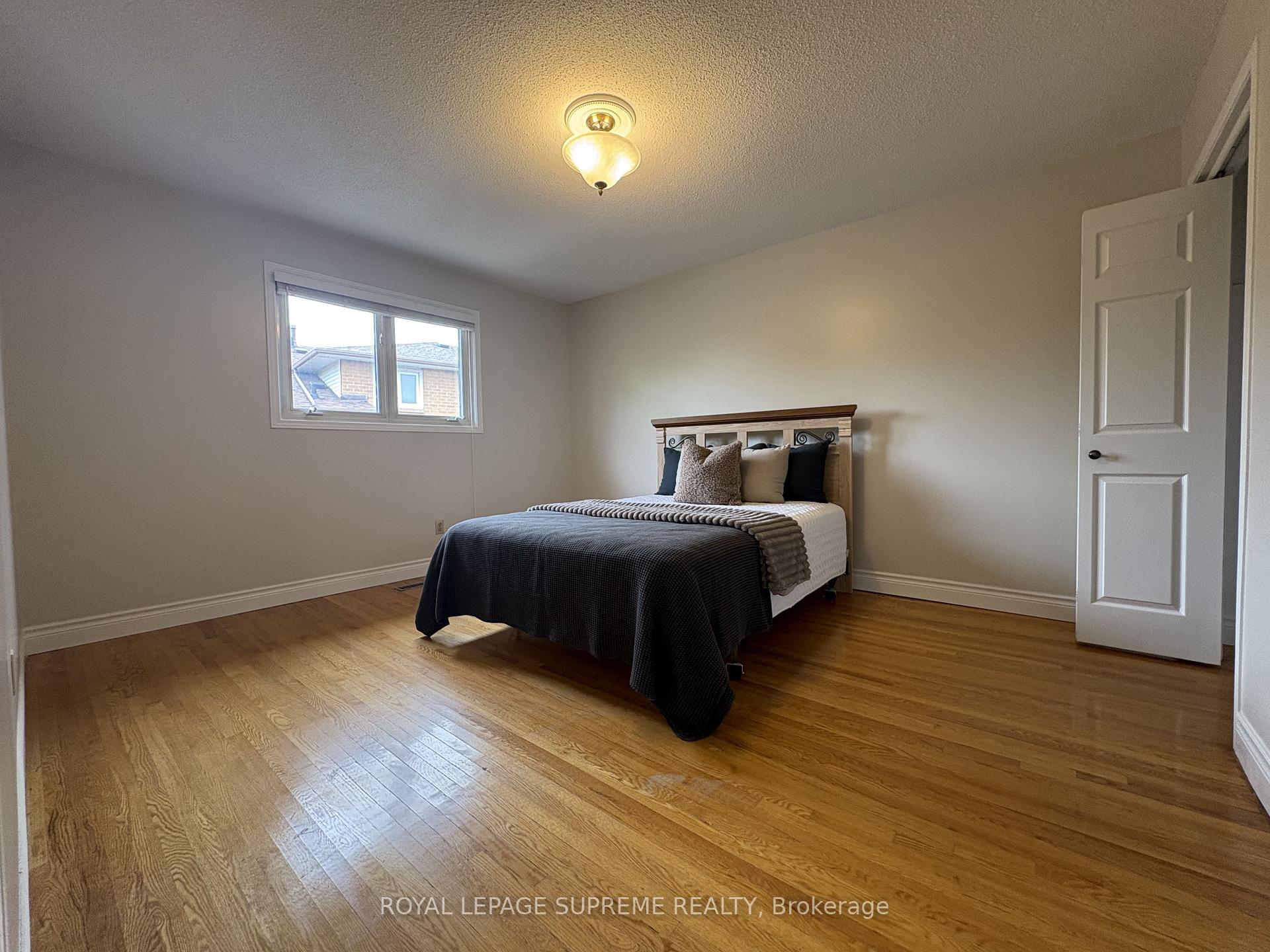 966 Lovingston Crescent