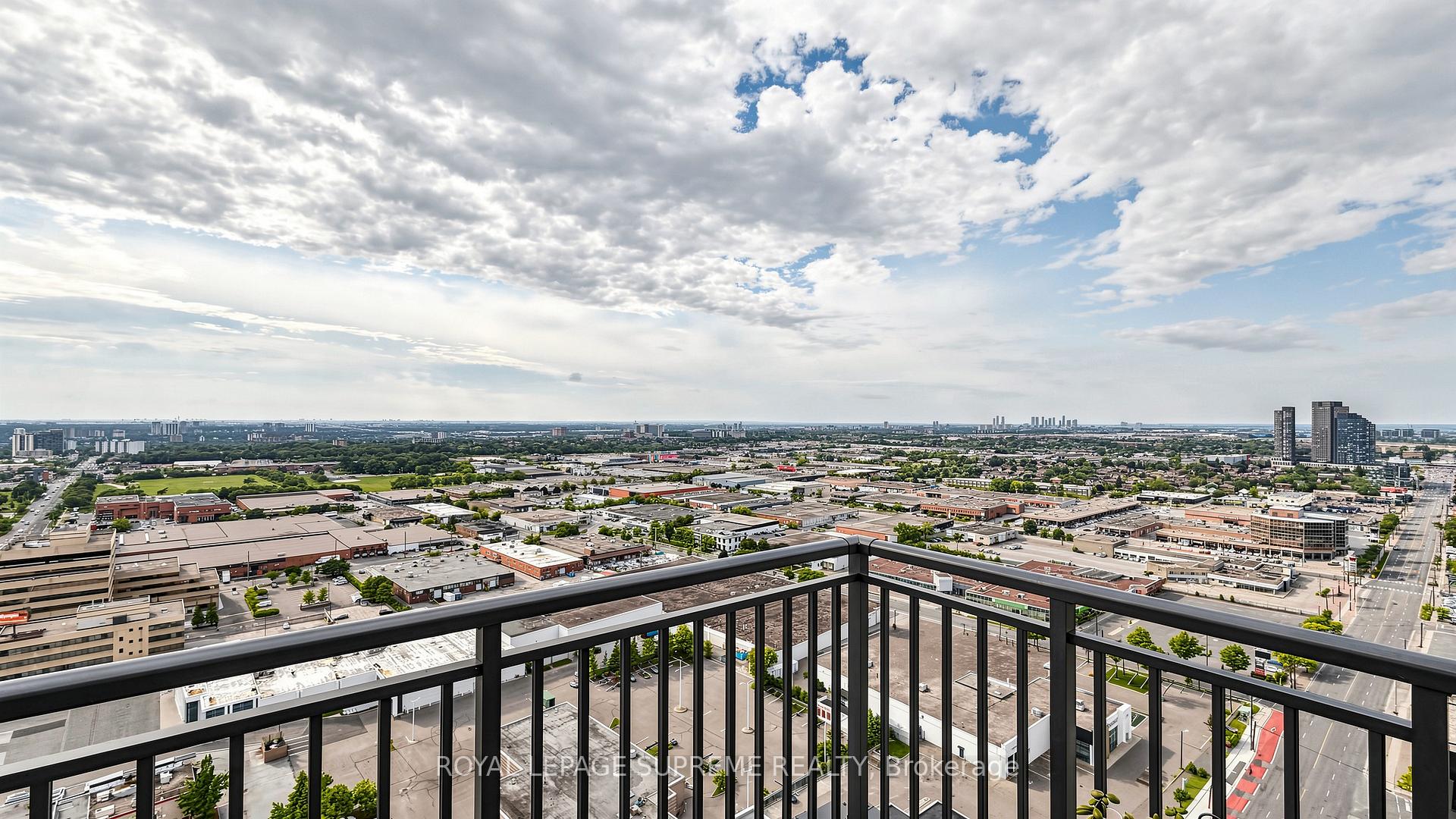 830 W Lawrence Avenue W 2702, Toronto Unit: 2702