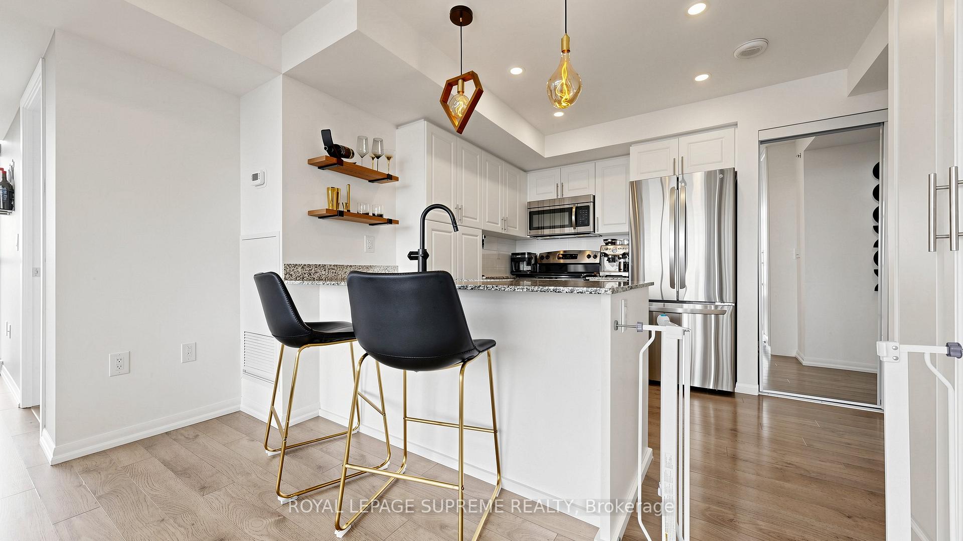 830 W Lawrence Avenue W 2702, Toronto Unit: 2702