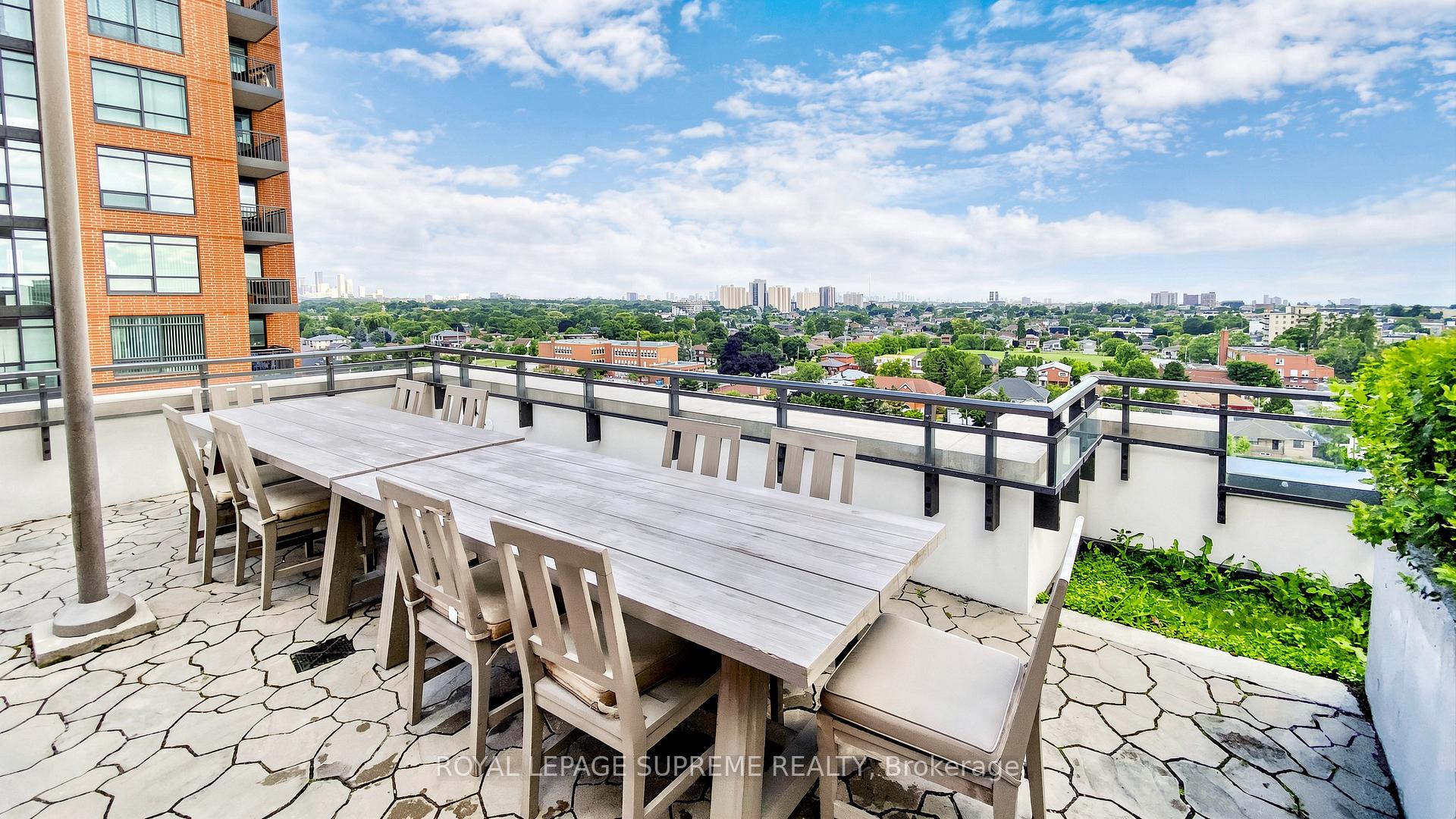 830 W Lawrence Avenue W 2702, Toronto Unit: 2702