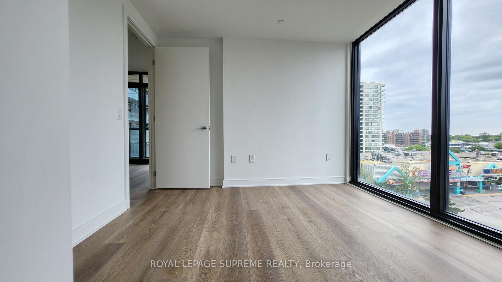 86 Dundas Street E 402