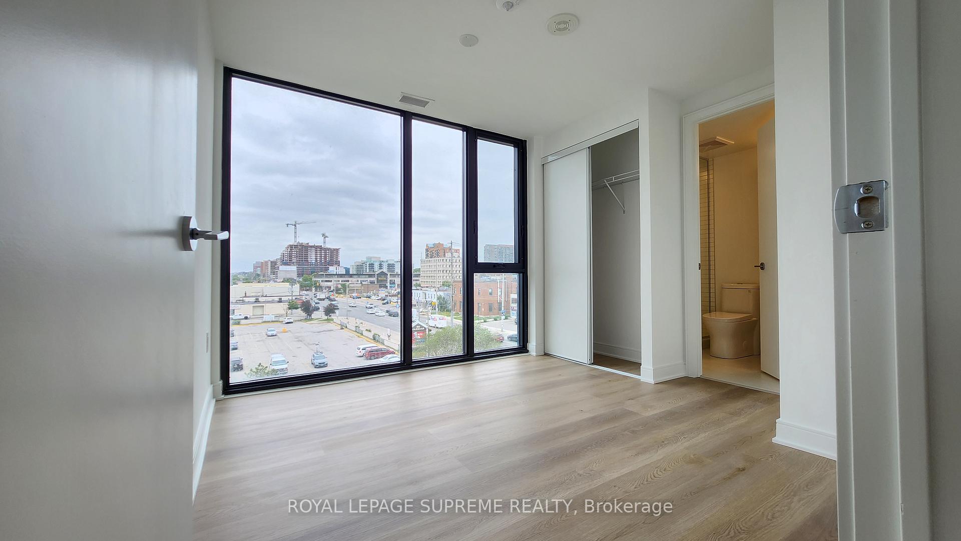 86 Dundas Street E 402
