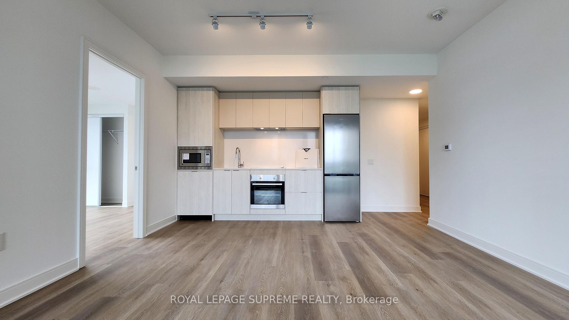 86 Dundas Street E 402