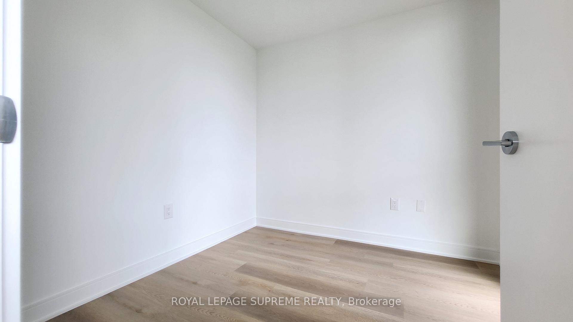 86 Dundas Street E 402