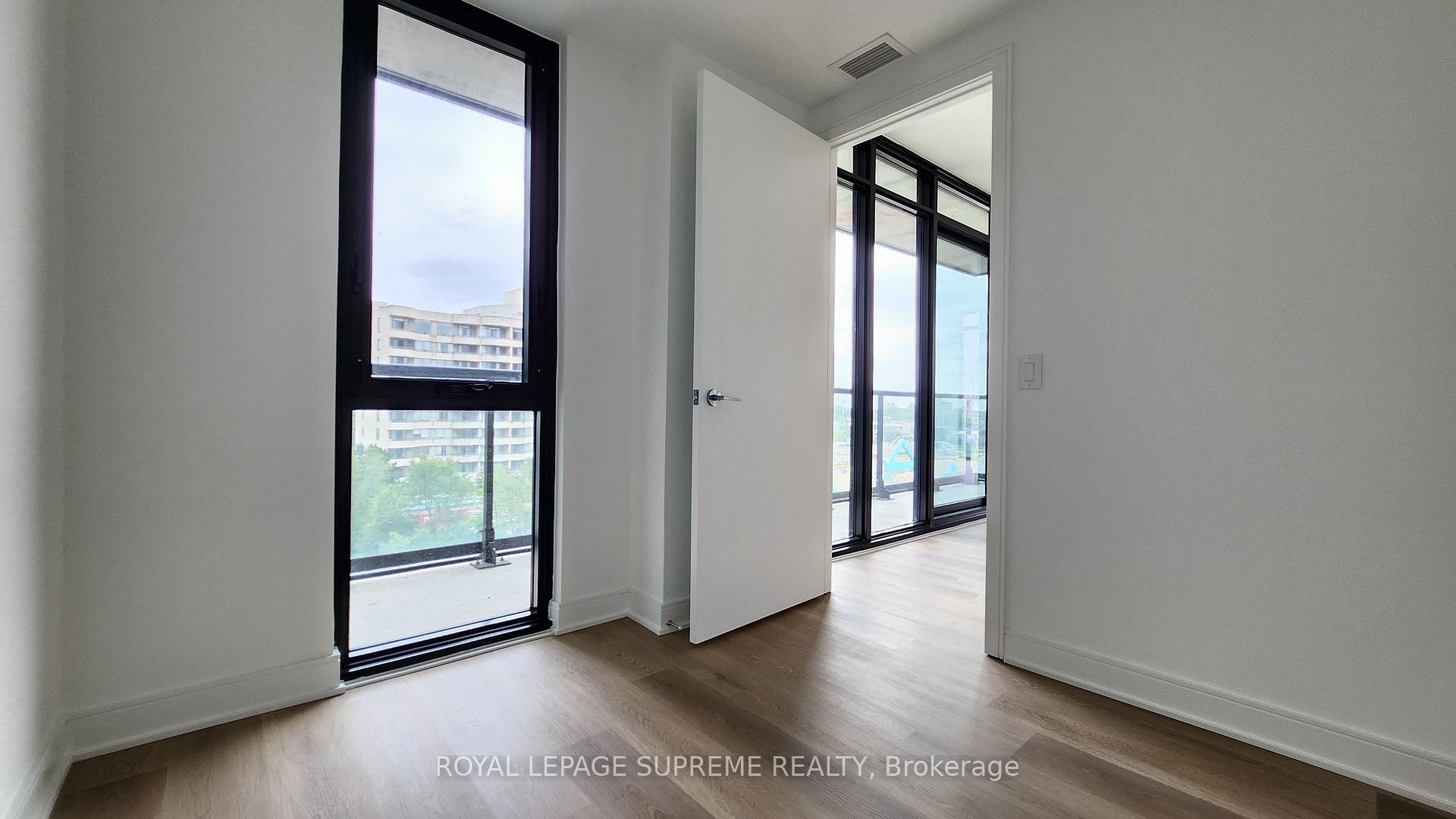 86 Dundas Street E 402