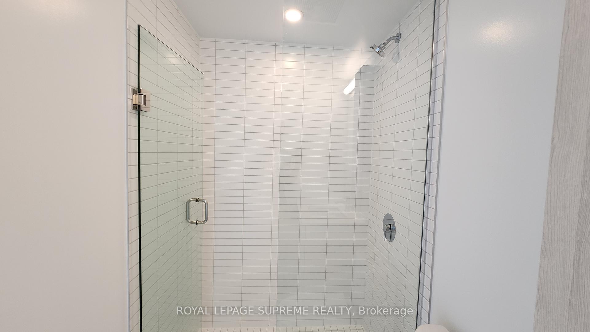 86 Dundas Street E 402