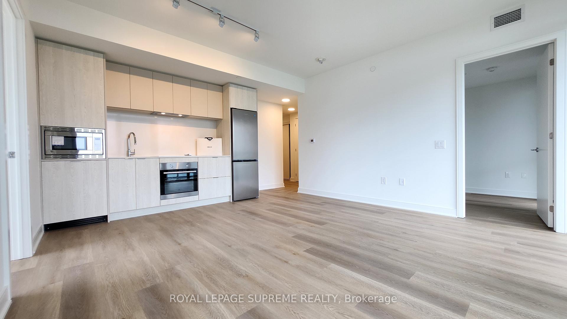86 Dundas Street E 402