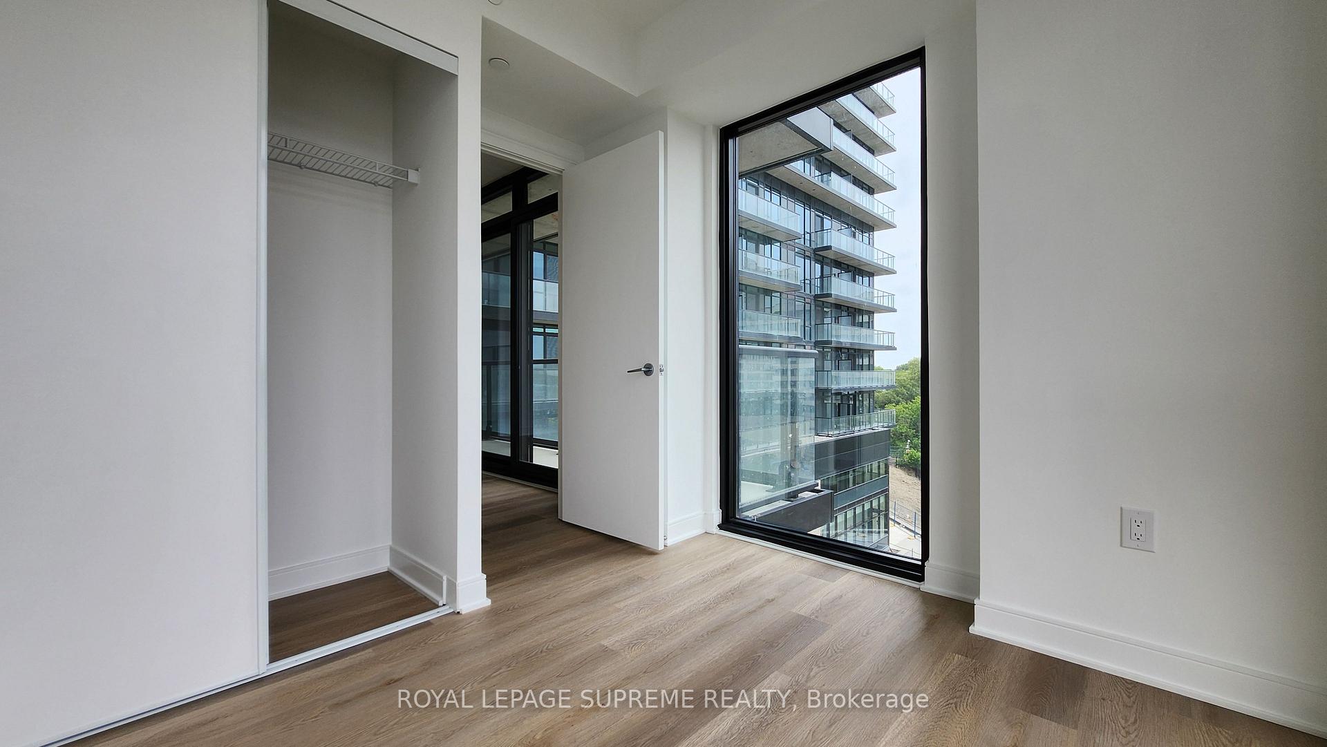 86 Dundas Street E 402
