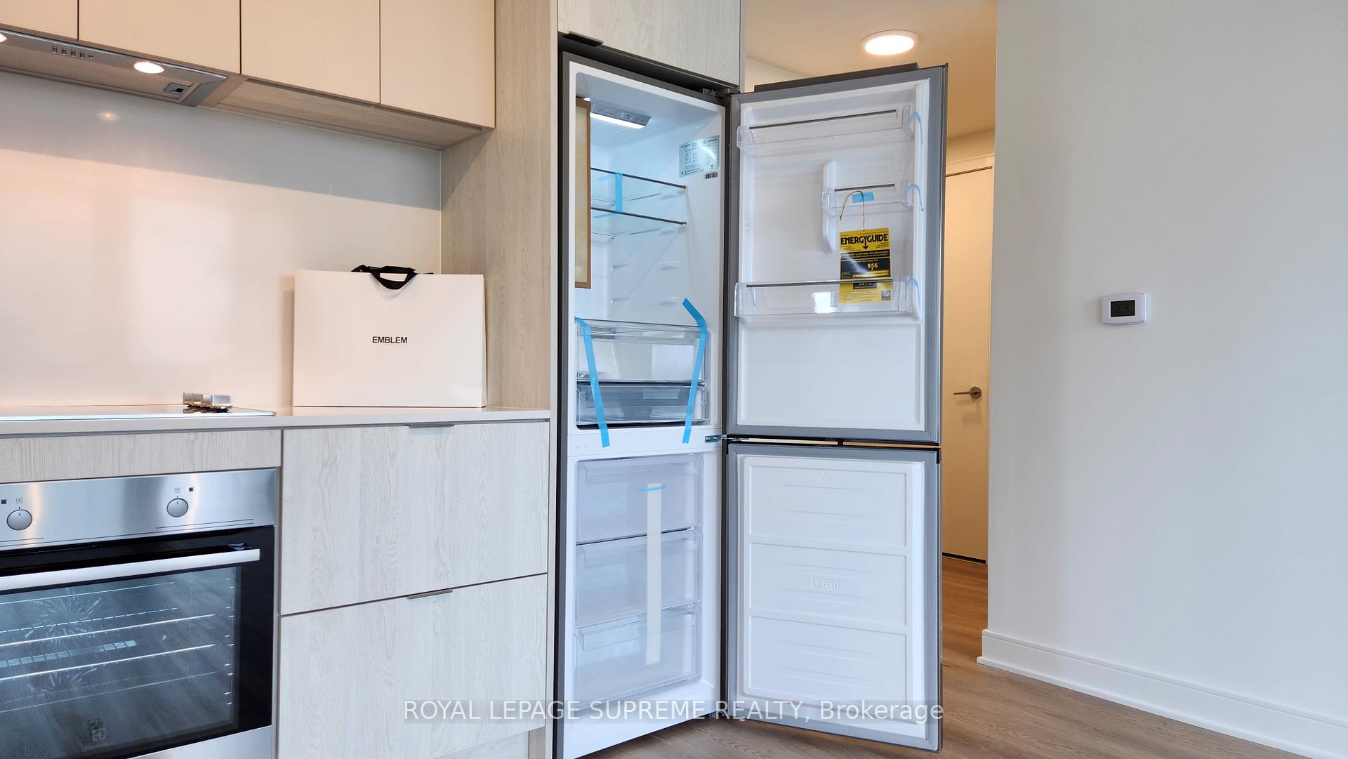 86 Dundas Street E 402
