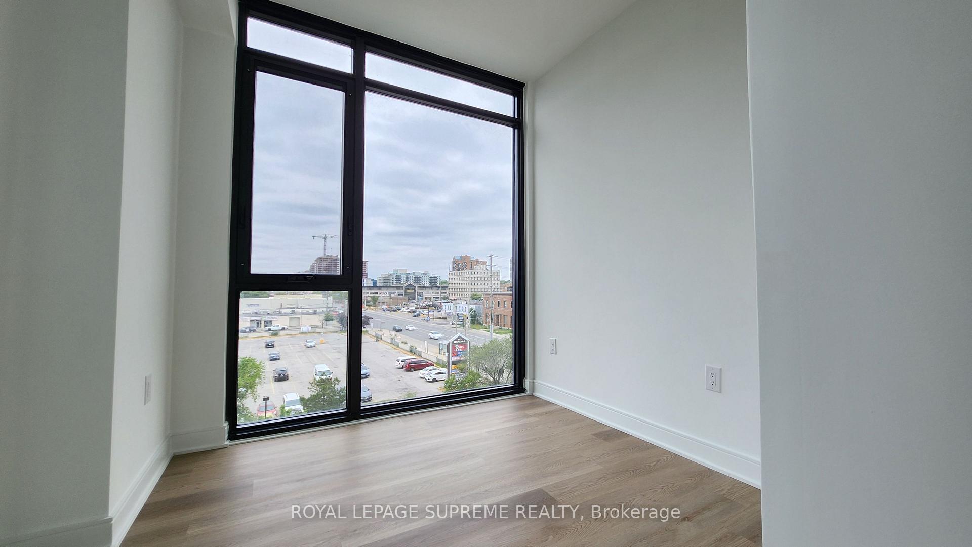 86 Dundas Street E 402