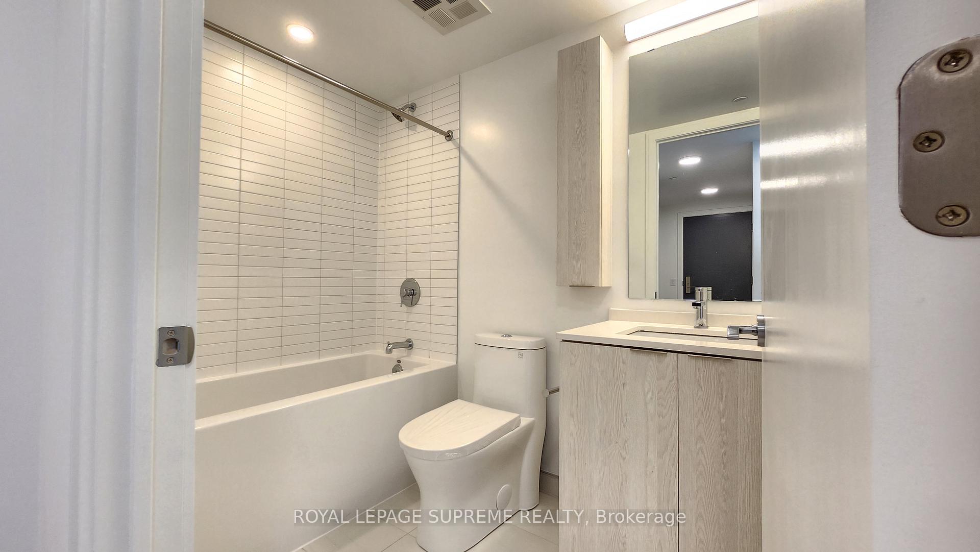 86 Dundas Street E 402