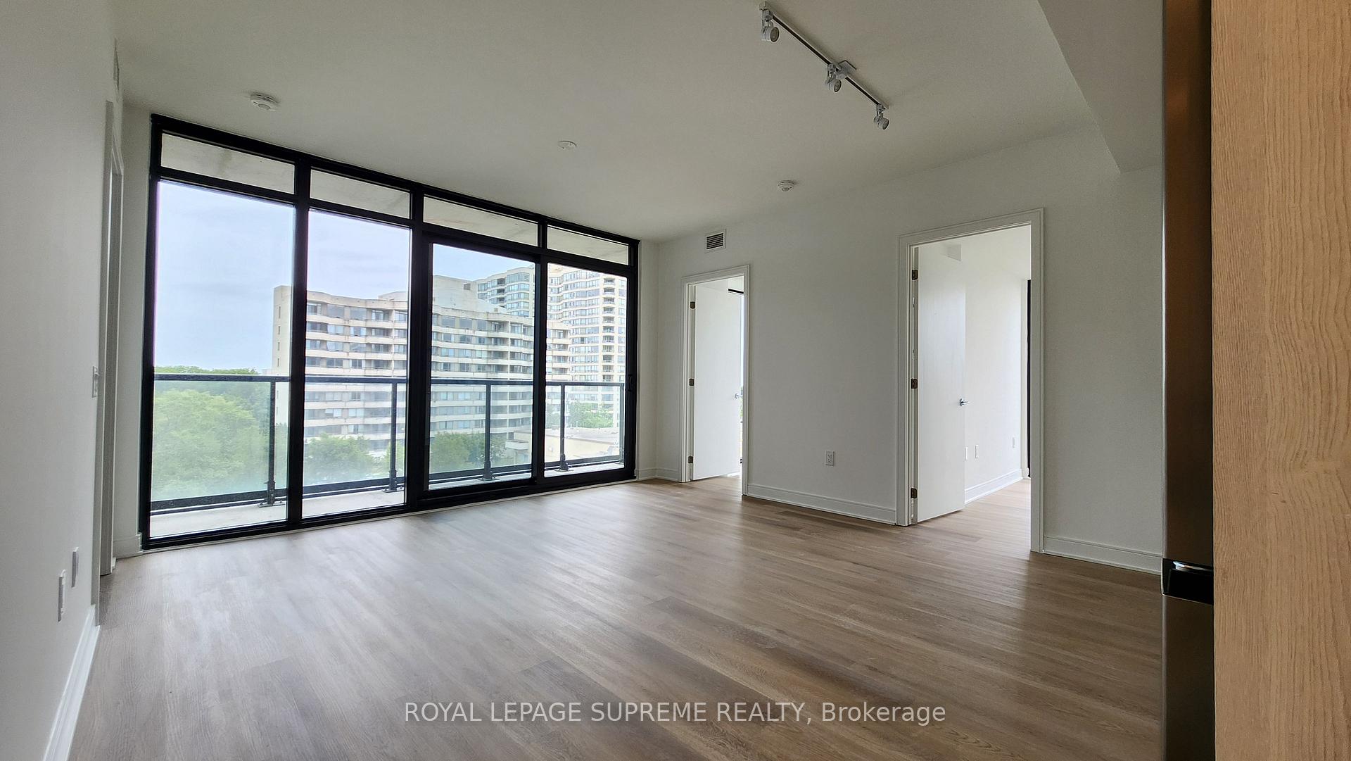 86 Dundas Street E 402