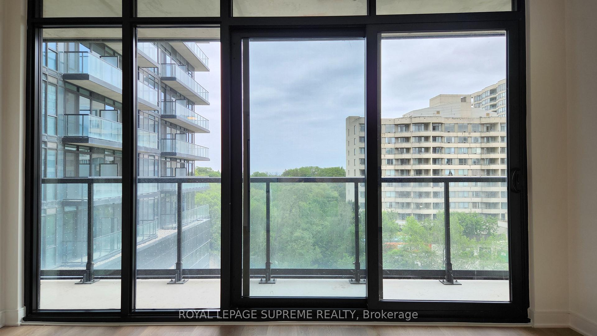 86 Dundas Street E 402
