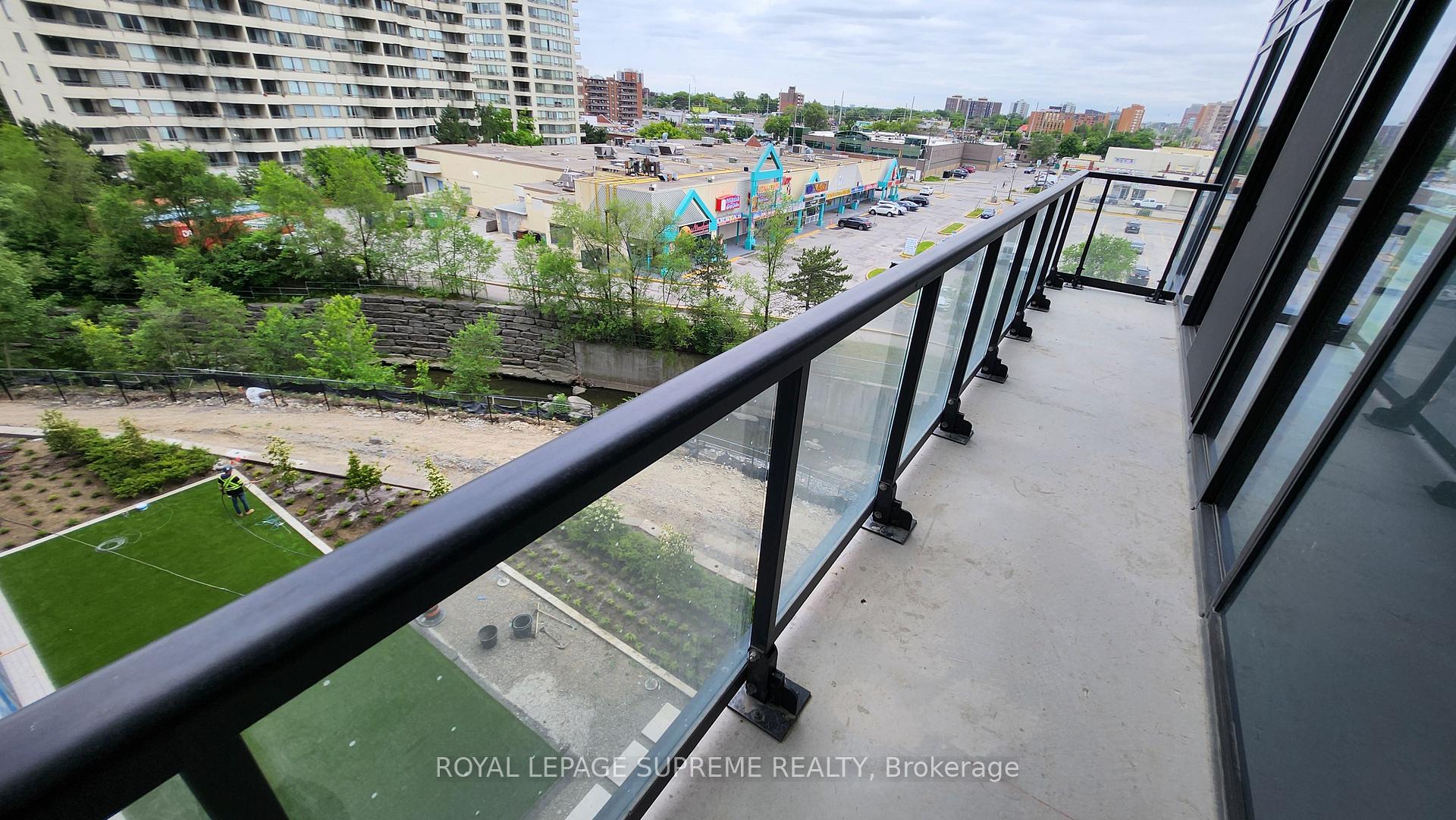 86 Dundas Street E 402