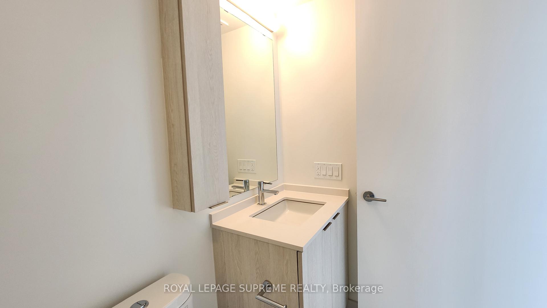 86 Dundas Street E 402