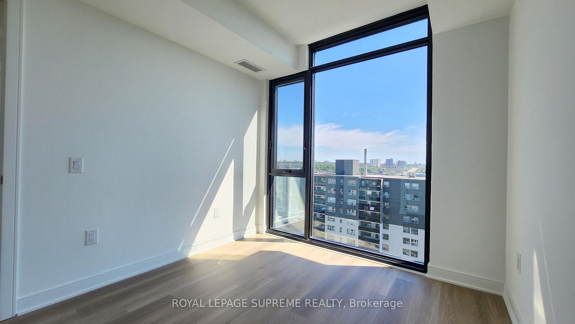 86 Dundas Street E 1212