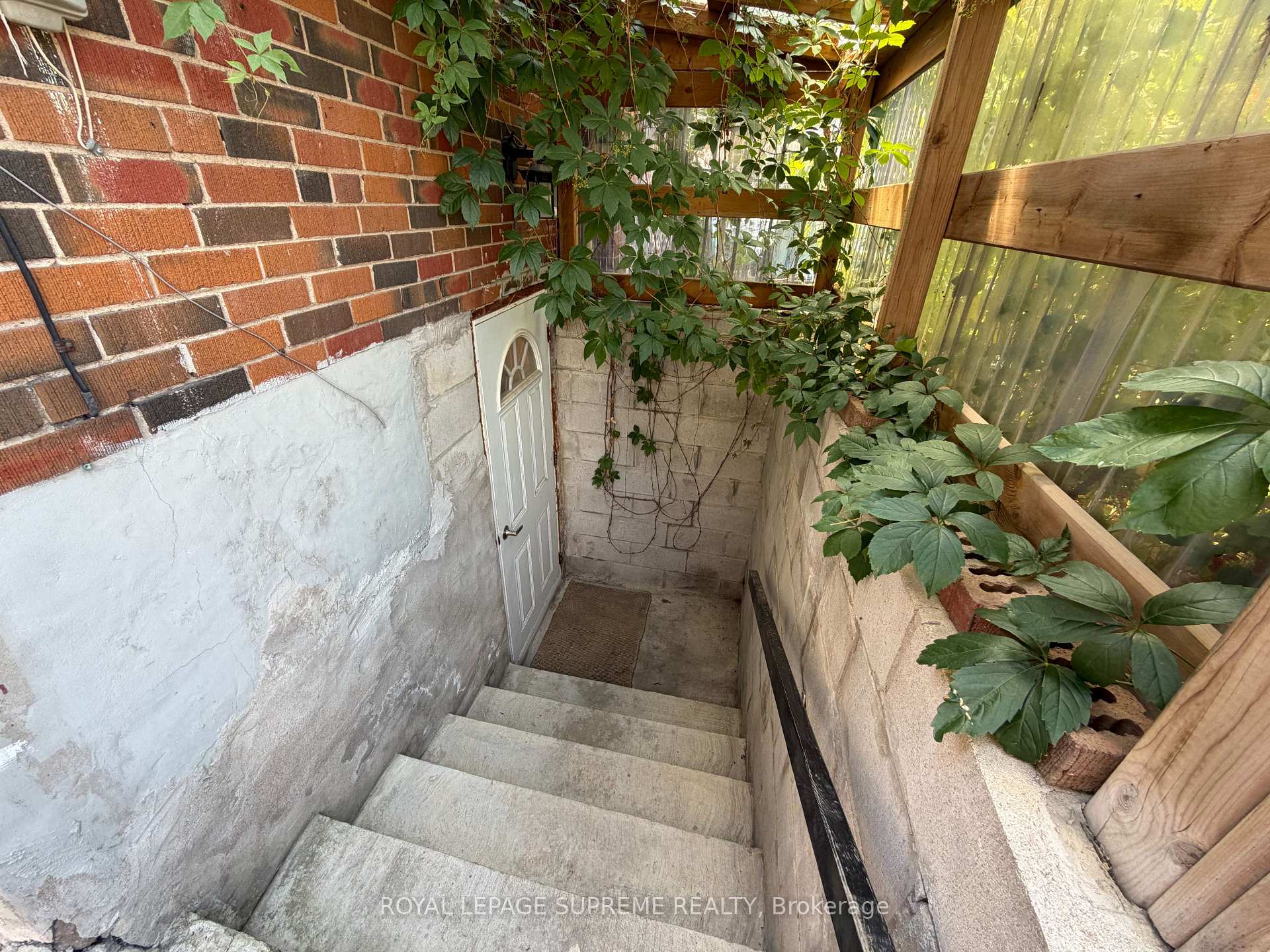1074 Briar Hill Avenue, Toronto