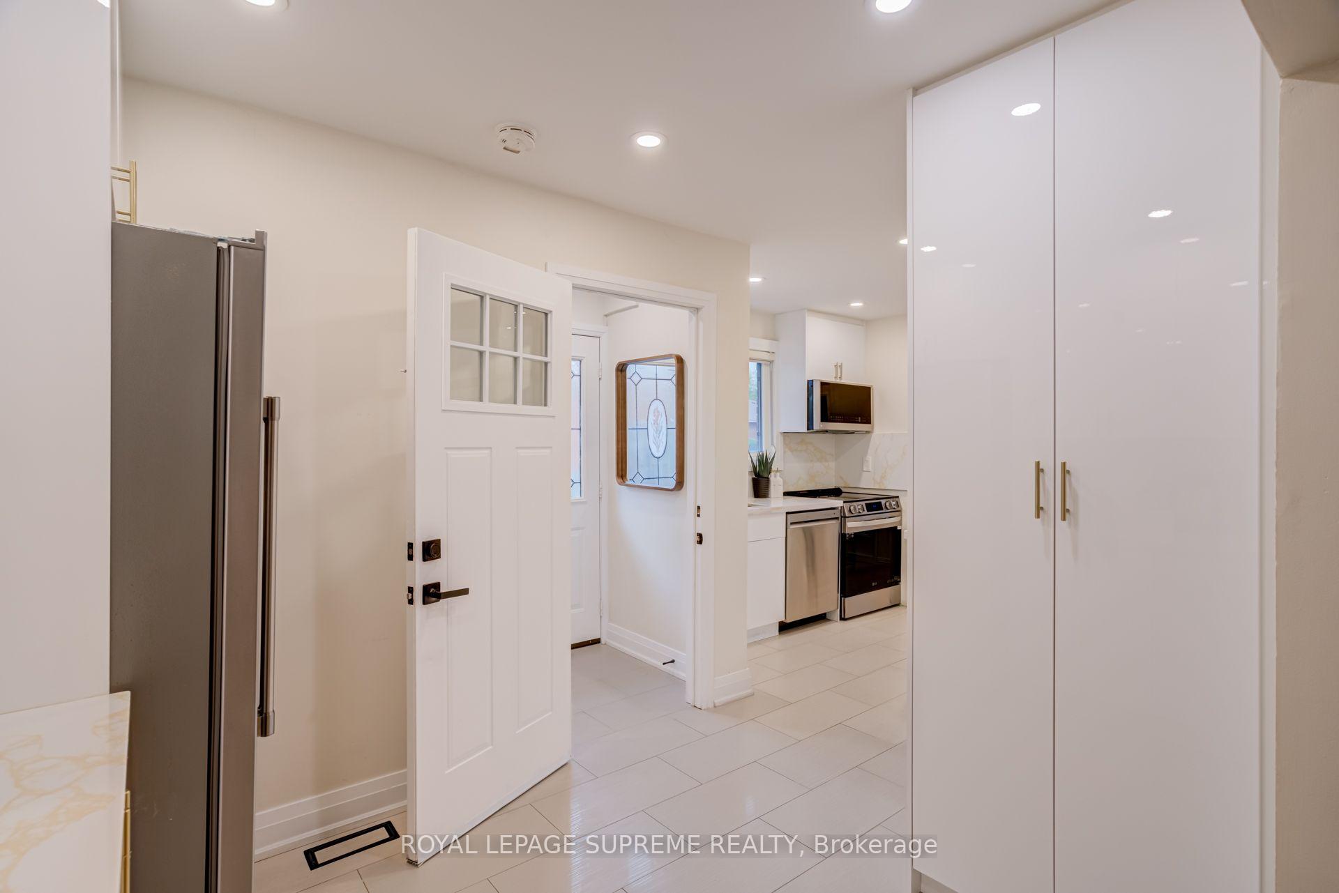 143 Voltarie Crescent Upper