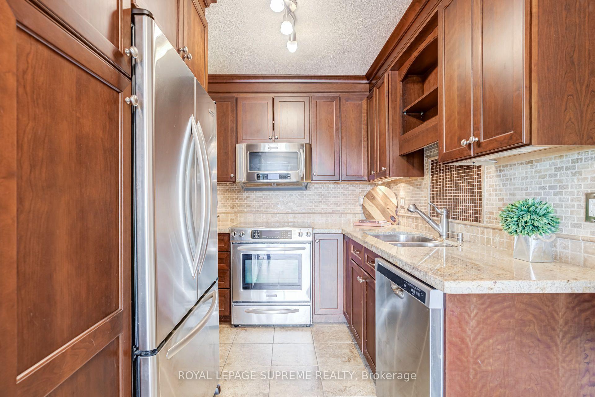 250 Scarlett Road 305, Toronto Unit: 305