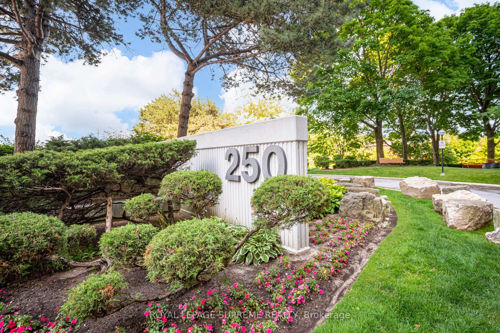 250 Scarlett Road 305, Toronto Unit: 305